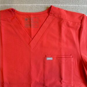 Men’s Figs scrub top